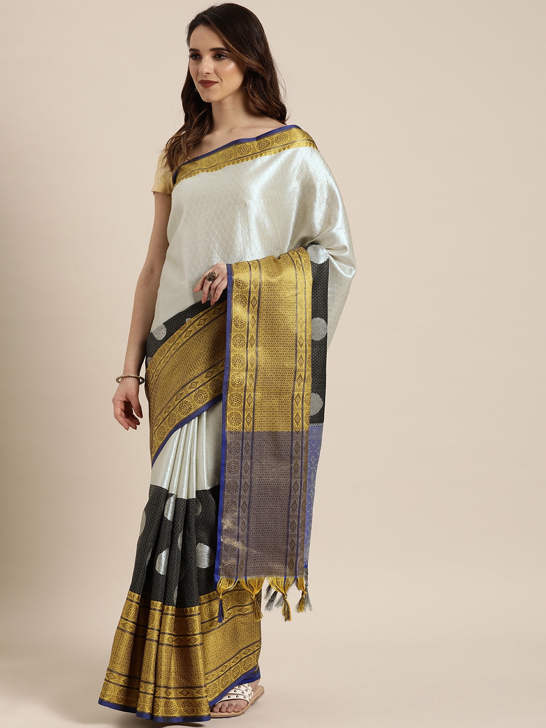 Charvi Attractive Kora Muslin Silk Women's Sarees