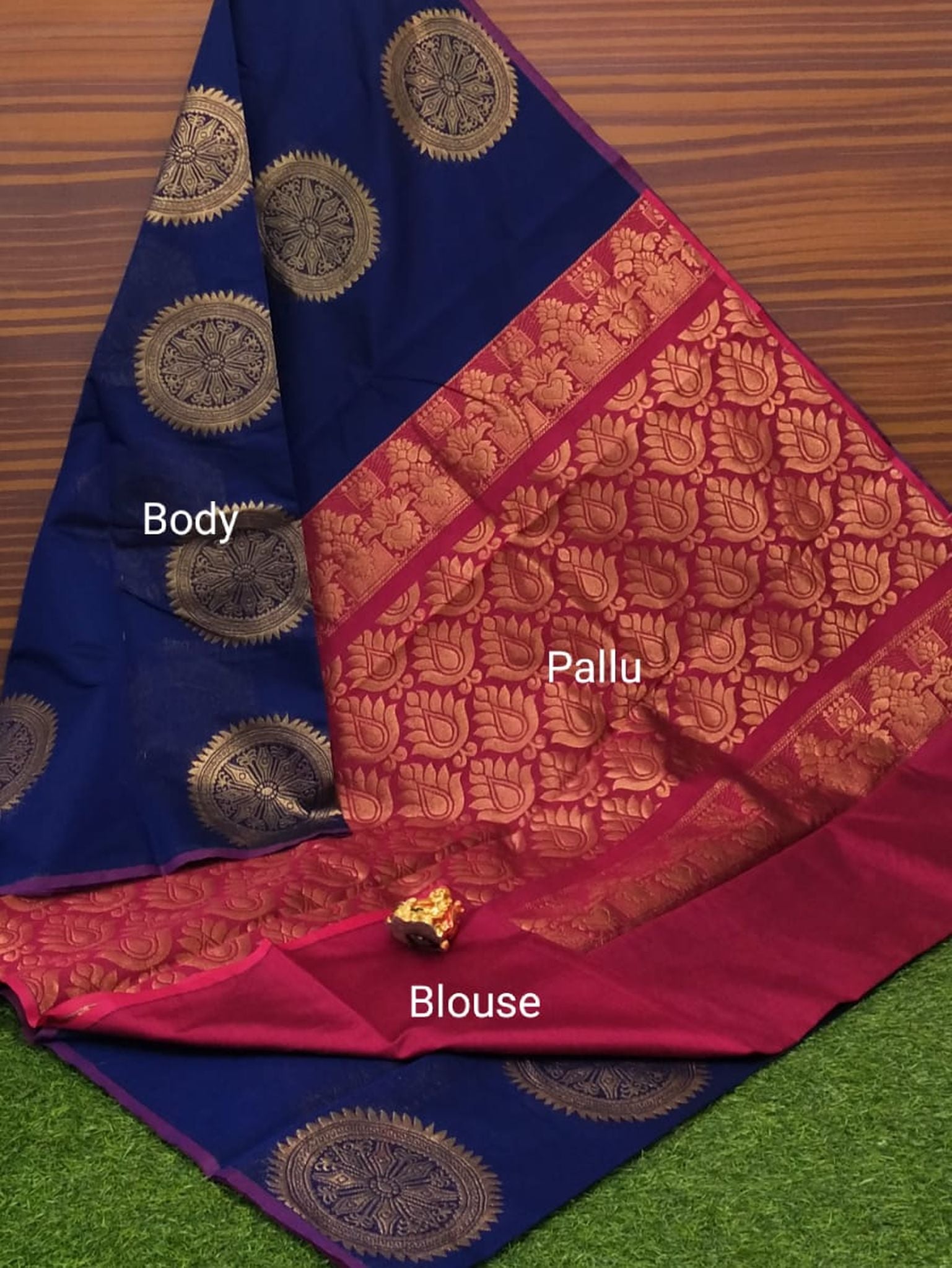 Border Less Kuppadam Silk Cotton Saree