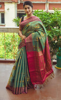 Load image into Gallery viewer, Ravishing Crystal Silk Saree