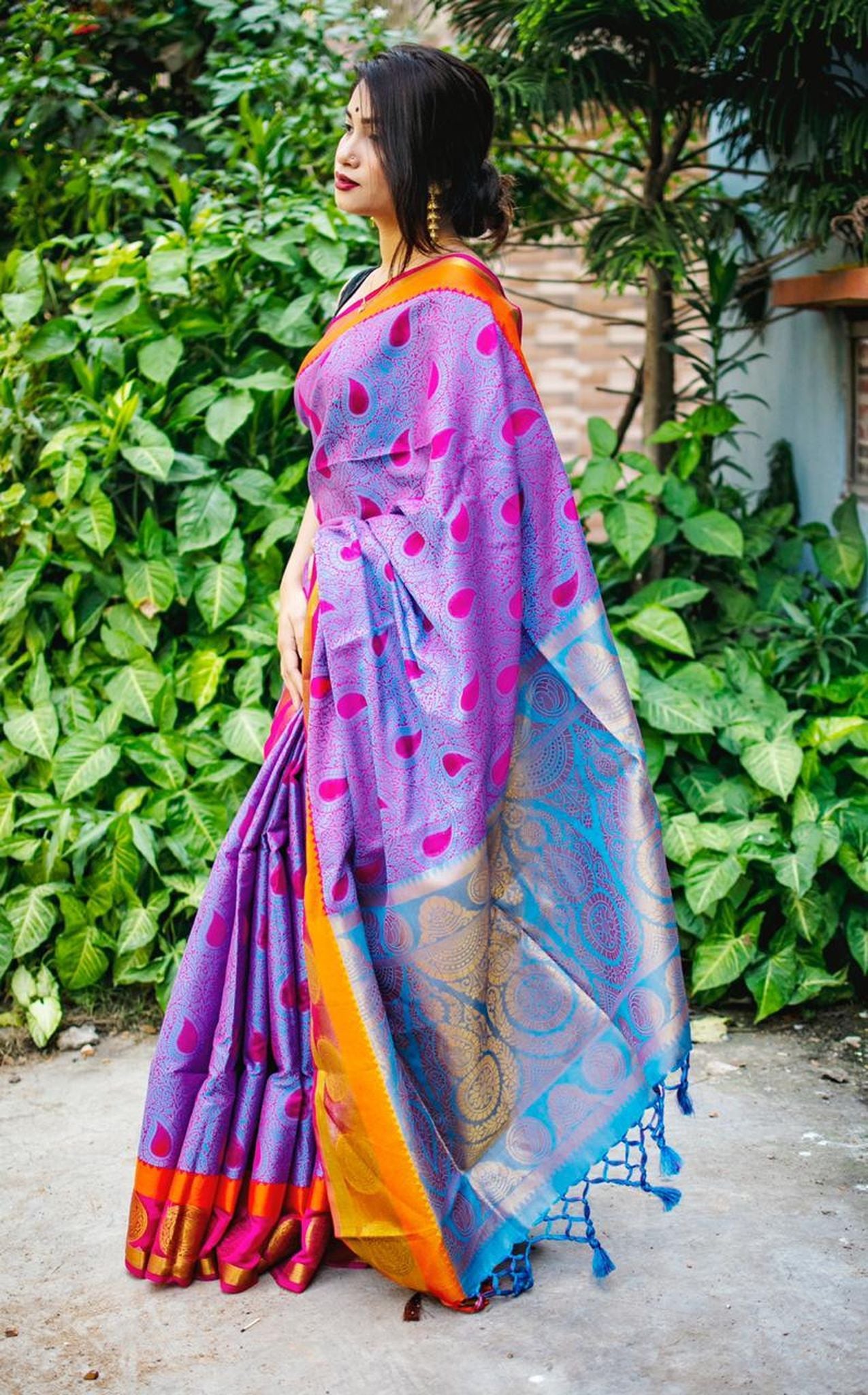 Fabulous Muslin Silk Saree With Embose On All Over Saree