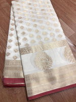 Load image into Gallery viewer, Mesmerizing Crystal Silk Banarasi Looked Saree